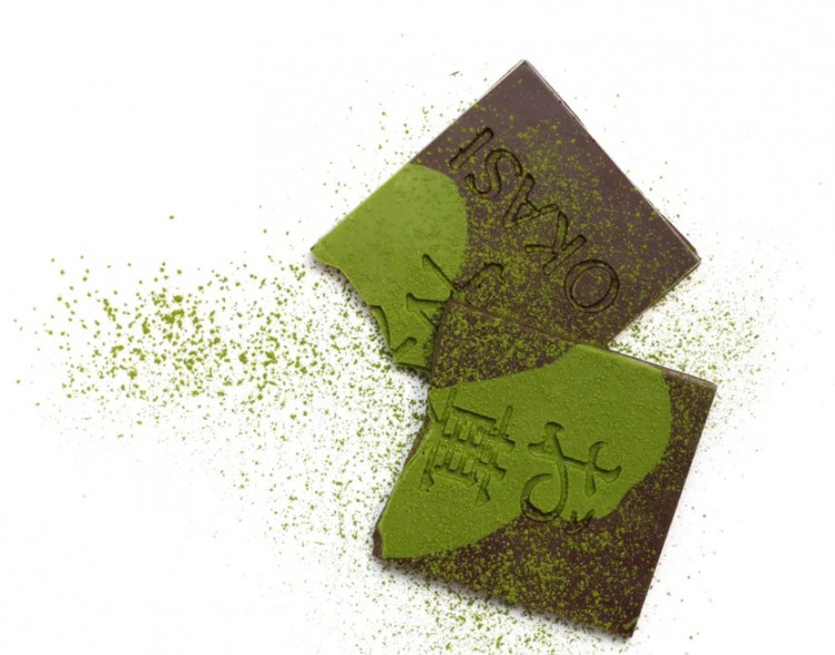 Шоколад темный и белый с чаем матча Okasi Signature 61%, 85 гр