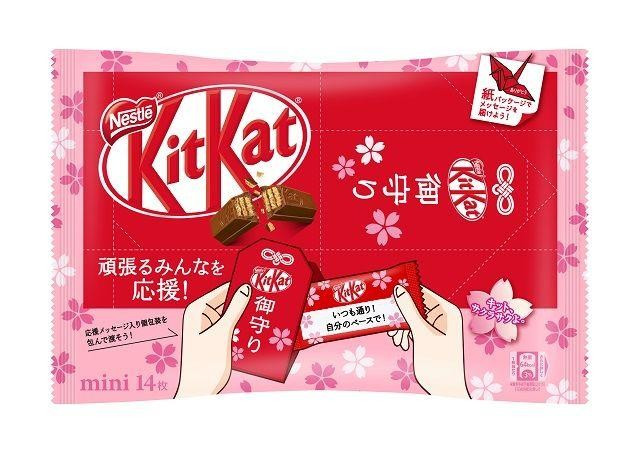 Шоколад Kit Kat в дизайне сакуры с молочным шоколадом, 140 гр
